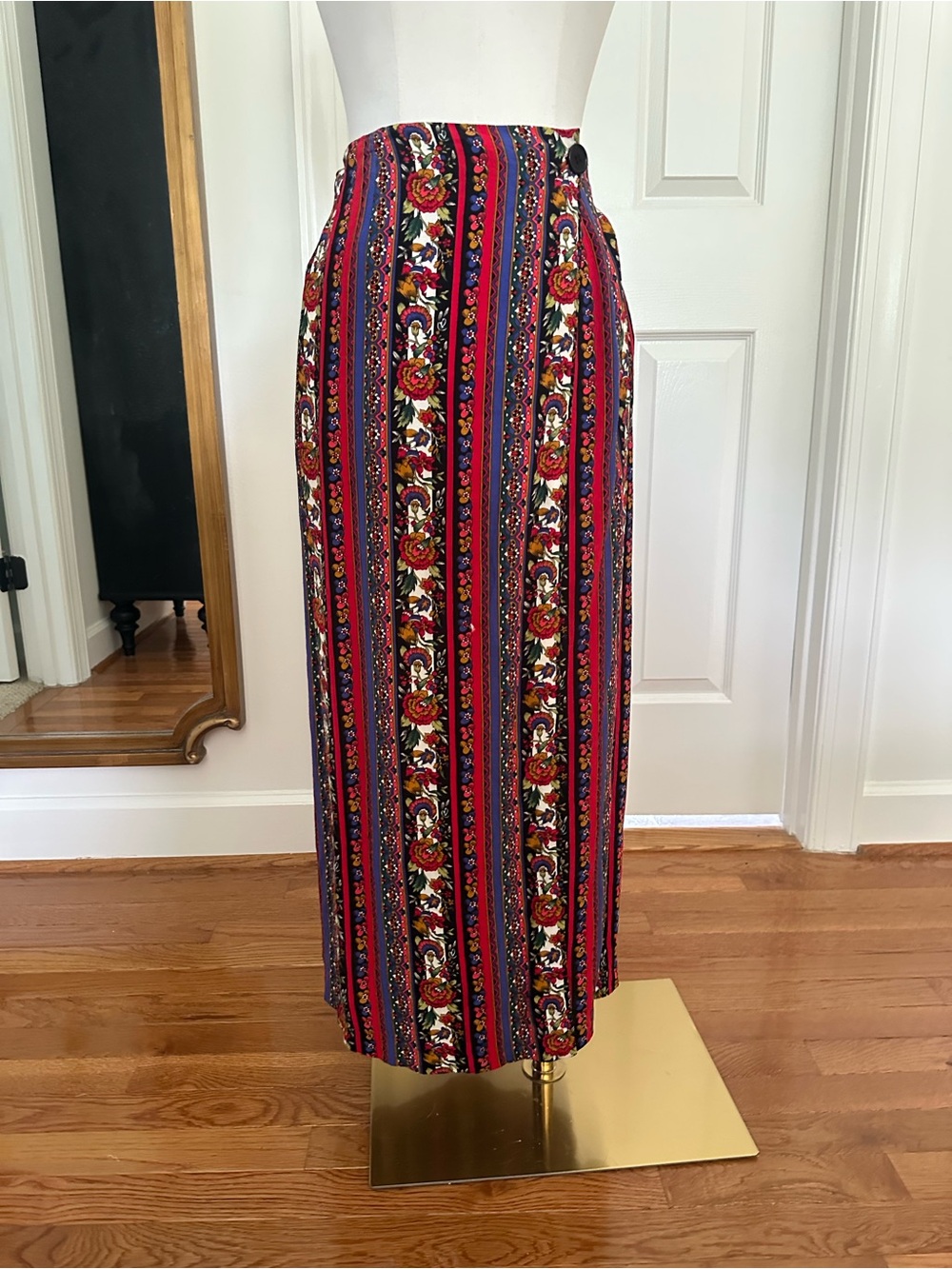 Vintage Express Red Floral Wrap Skirt | Size M